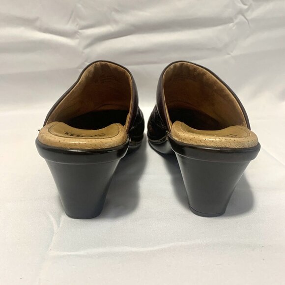 SOFFT Maroon Burgundy Embossed Leather Heeled Clogs Mules Womens SZ 9 - 100450 - Picture 6 of 9